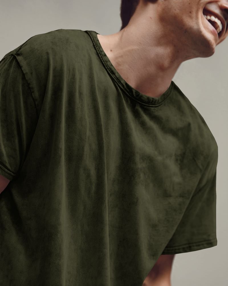 Men Acid Washed Oversized Tee olive green close up