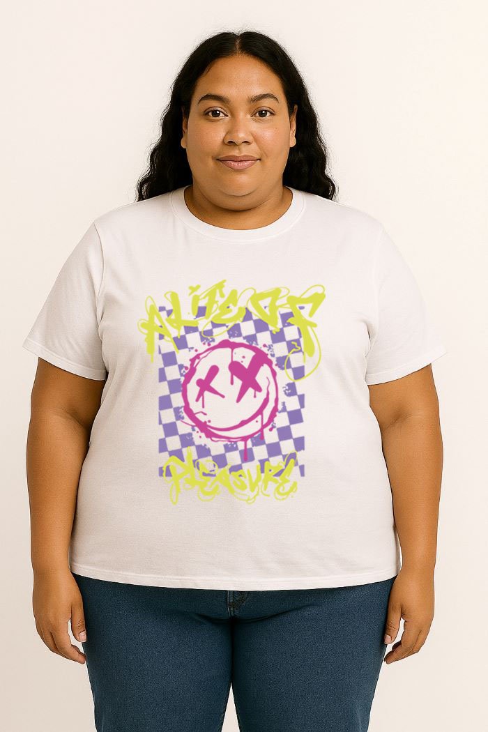 PINK SMILEY Classic Crew Women Standing Supler Plus Size White