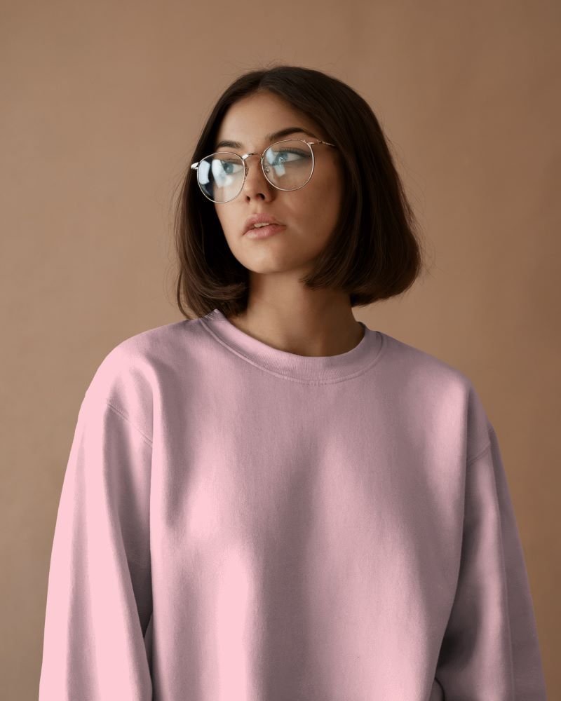 model Sweatshirt closeup babypink