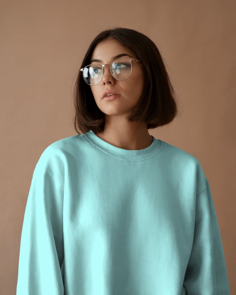 model Sweatshirt closeup mint