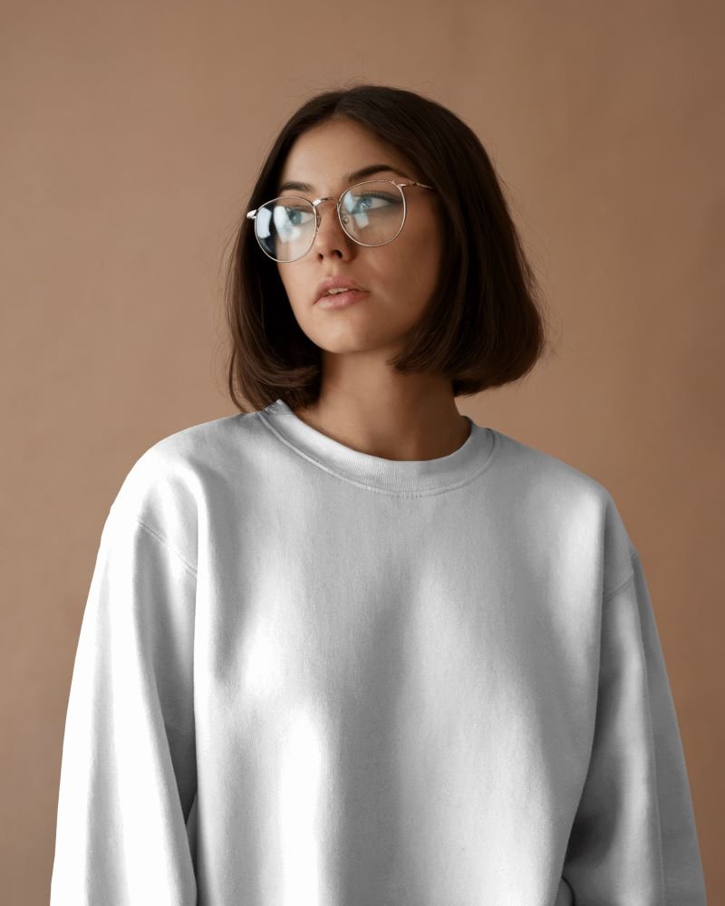 model Sweatshirt closeup white